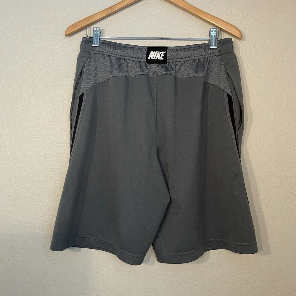 Nike Mens Large Athletic Shorts Gray Lightweight Pockets Sporty Gym Running